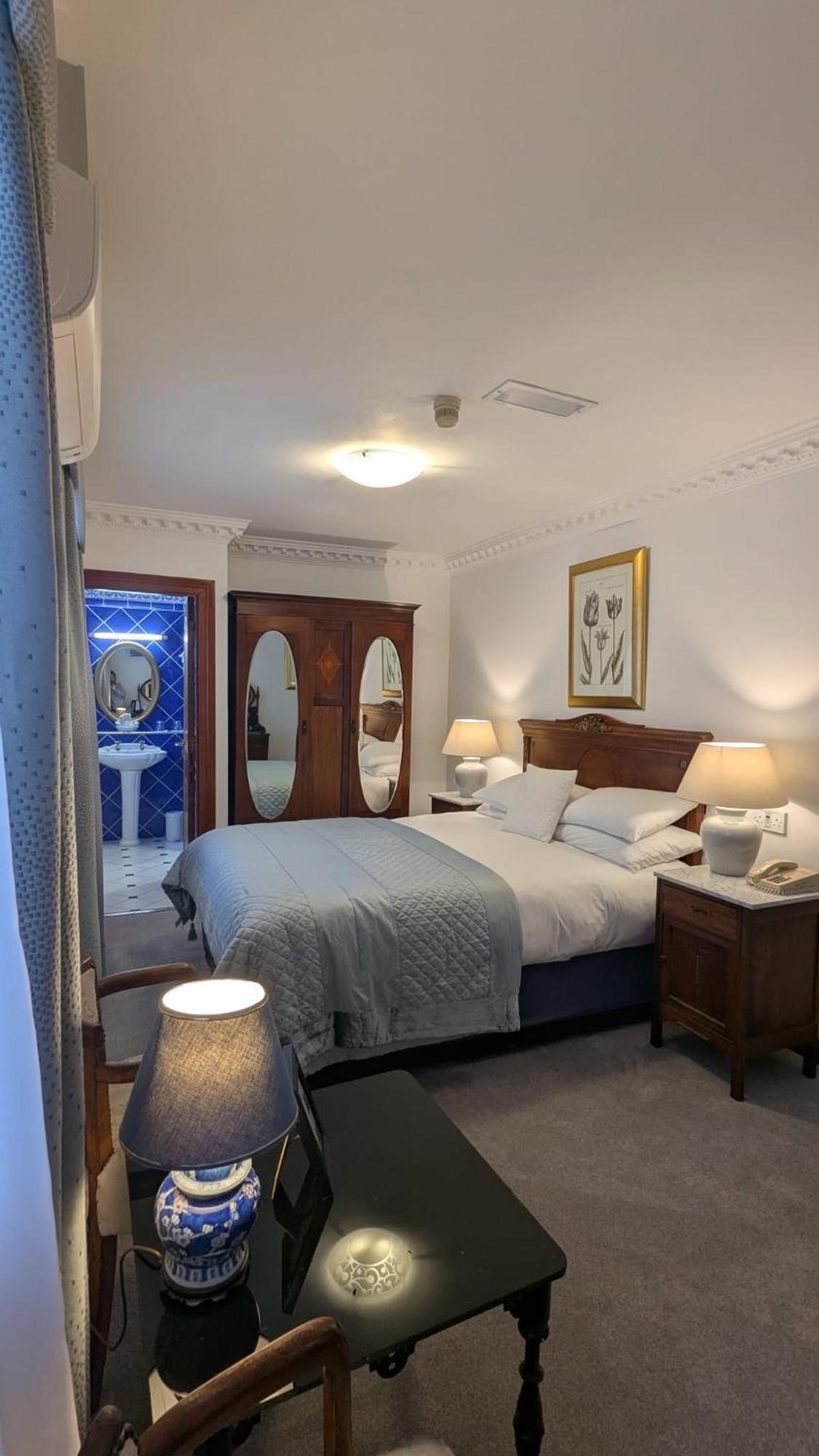Foley's Townhouse Affittacamere 4*